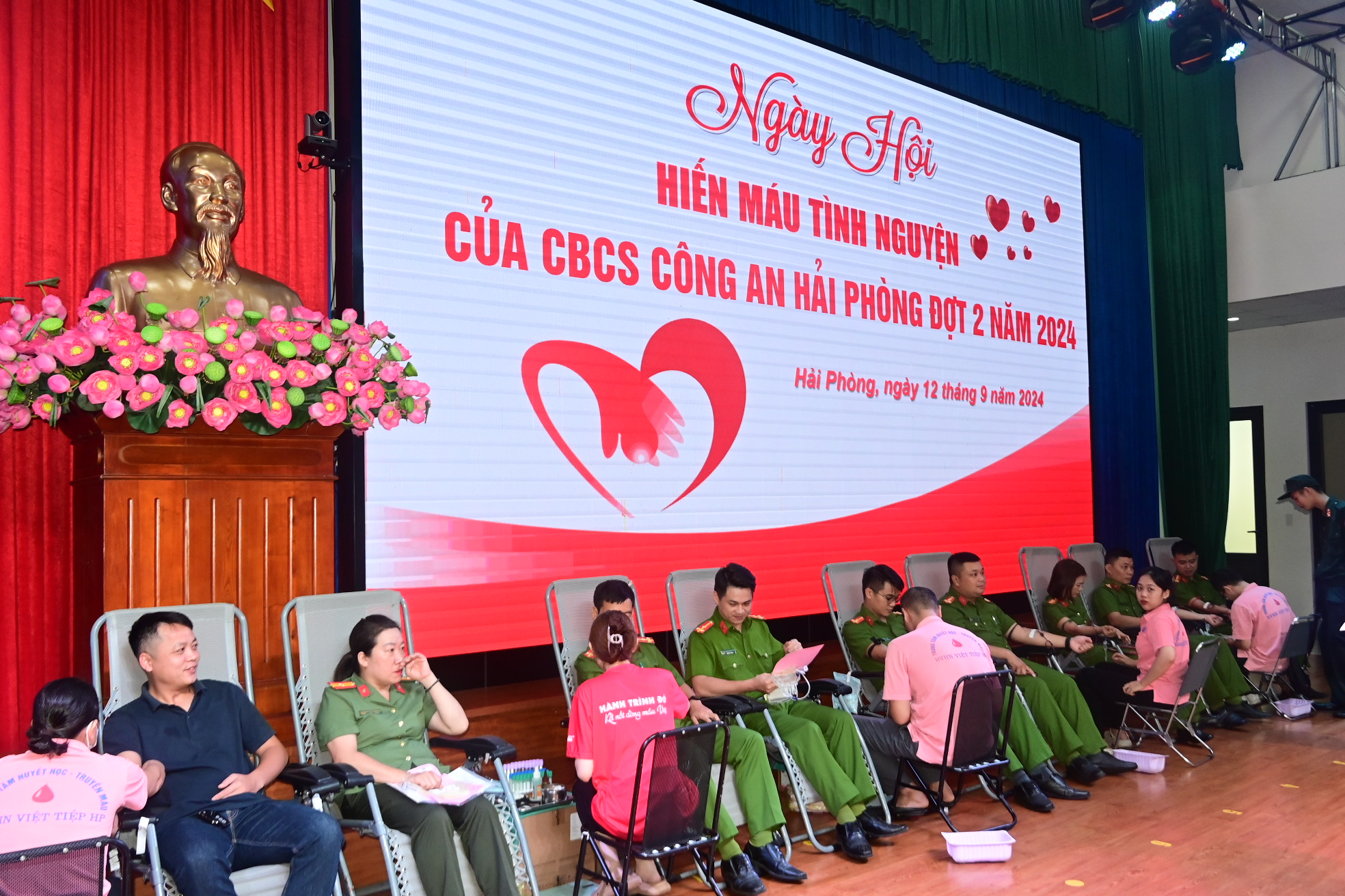 Cán bộ, chiến sĩ Công an thành phố hiến hơn 250 đơn vị máu trong sáng 12/9/2024